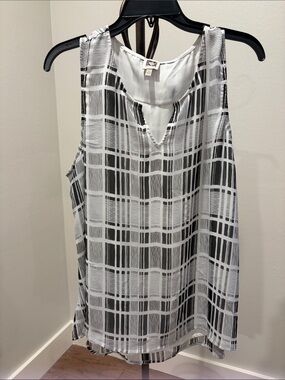 Sleeveless Black & White Plaid V-Neck Women's Top